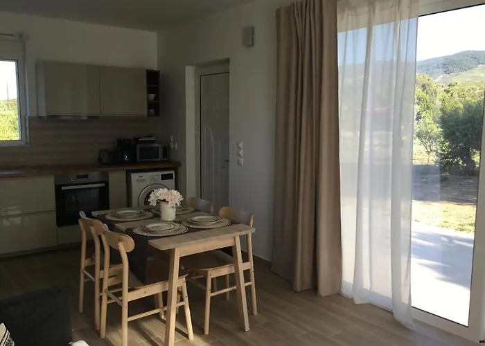 Oikia Ampavris بيت للعطل *