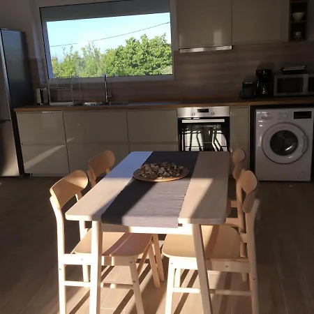 Semesterbostad Oikia Ampavris