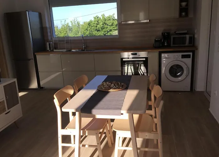 Case de vacanță Oikia Ampavris