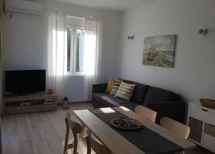 Case de vacanță Oikia Ampavris