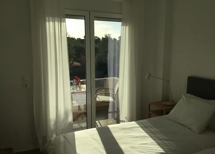 Case de vacanță Oikia Ampavris