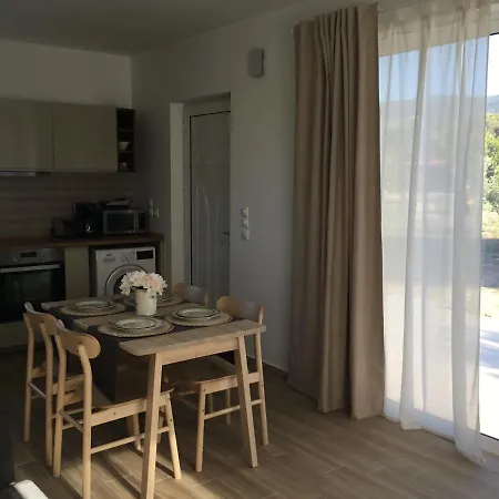 Oikia Ampavris Ferienhaus *