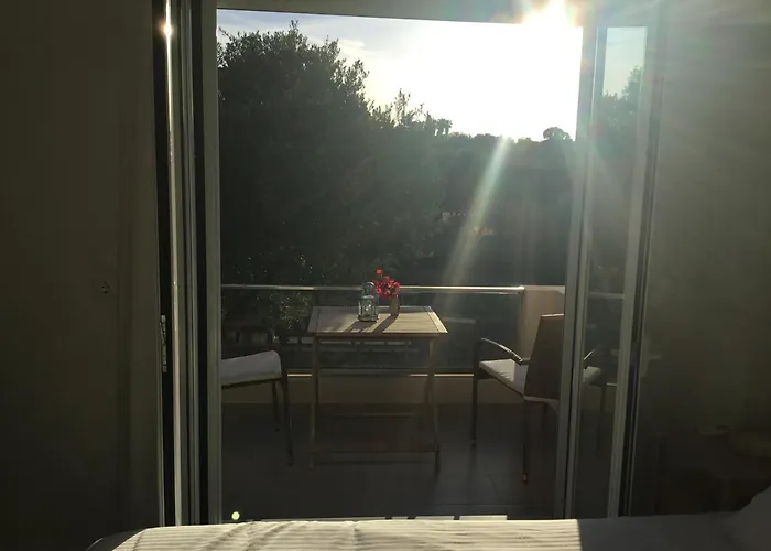 Oikia Ampavris * העיירה קוס